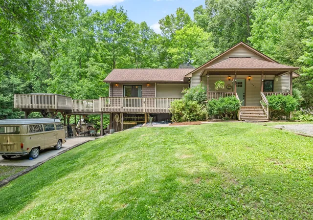 Photo 4 of Single family home for sale at 1844 Hogue Rd, Clarksville, TN 37040 | MLS# 3591925 | Listing updated on 2026-10-10