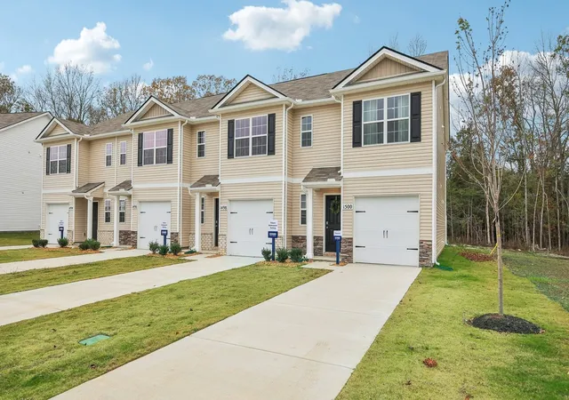 Townhouse for sale at 1325 Churchill Ln, Lewisburg, TN 37091 | MLS# 3545398
