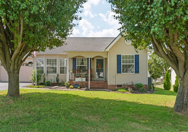 Photo 1 of Single family home for sale at 1625 Joel Dr, Columbia, TN 38401 | MLS# 3548036 | Listing updated on 2026-10-14