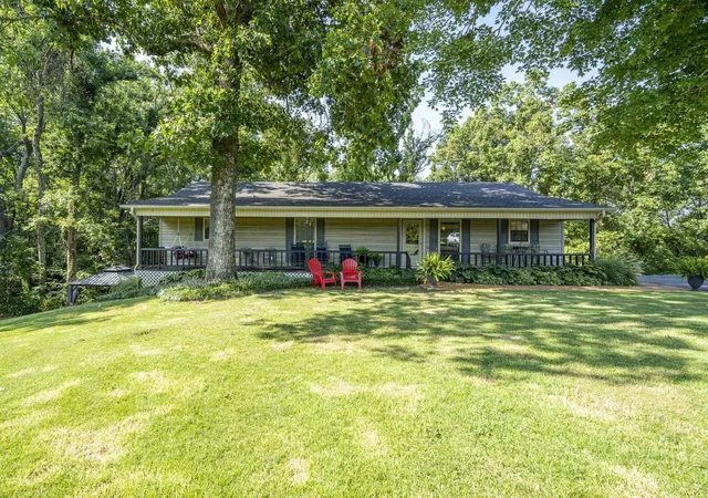 Photo 1 of Single family home for sale at 305 Salt Ln, Savannah, TN 38372 | MLS# 3545450 | Listing updated on 2026-09-11