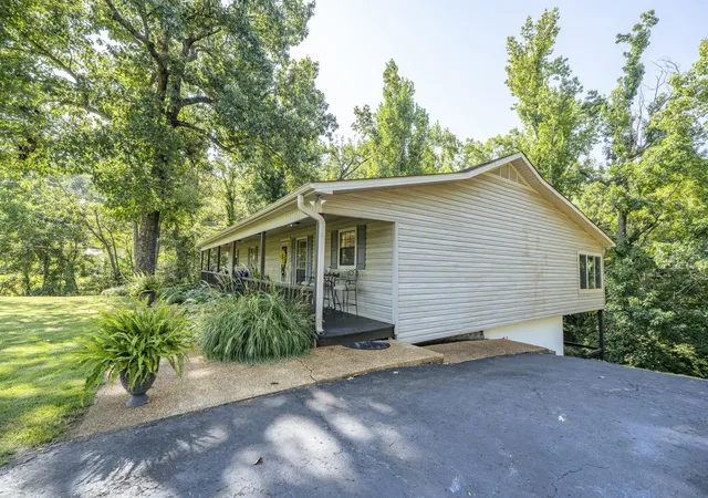 Photo 2 of Single family home for sale at 305 Salt Ln, Savannah, TN 38372 | MLS# 3545450 | Listing updated on 2026-09-11