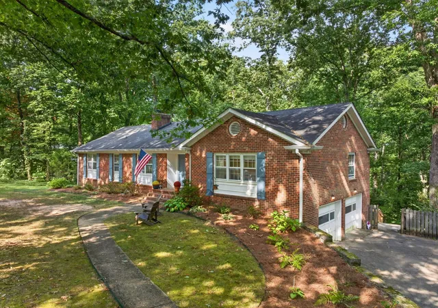 Photo 1 of Single family home for sale at 926 Glamis Cir, Signal Mountain, TN 37377 | MLS# 3545497 | Listing updated on 2026-09-12