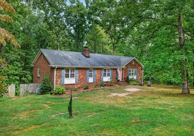 Photo 2 of Single family home for sale at 926 Glamis Cir, Signal Mountain, TN 37377 | MLS# 3545497 | Listing updated on 2026-09-12