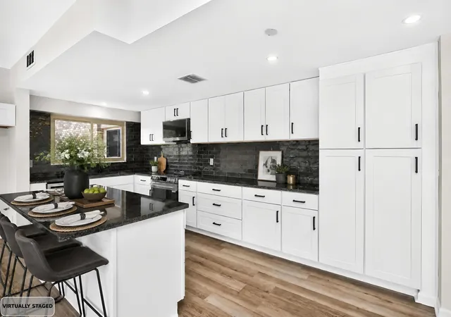 Listing Photo 2 - Condo for sale in building located at 4200 W End Ave, Nashville, TN 37205 - Unit #411