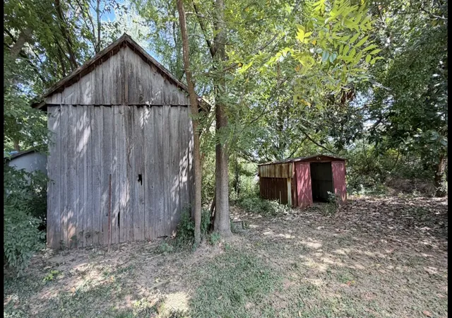 Photo 17 of Single family home for sale at 523 W Cherry St, Glasgow, KY 42141 | MLS# 3545594 | Listing updated on 2026-09-22