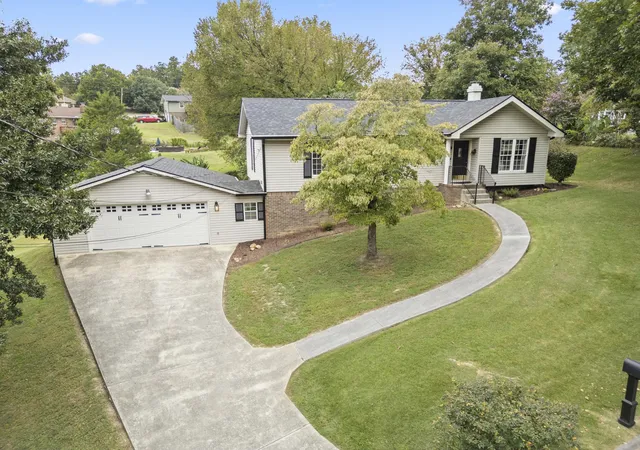 Photo 2 of Single family home for sale at 11 E Larry Cir, Ringgold, GA 30736 | MLS# 3545689 | Listing updated on 2026-09-24