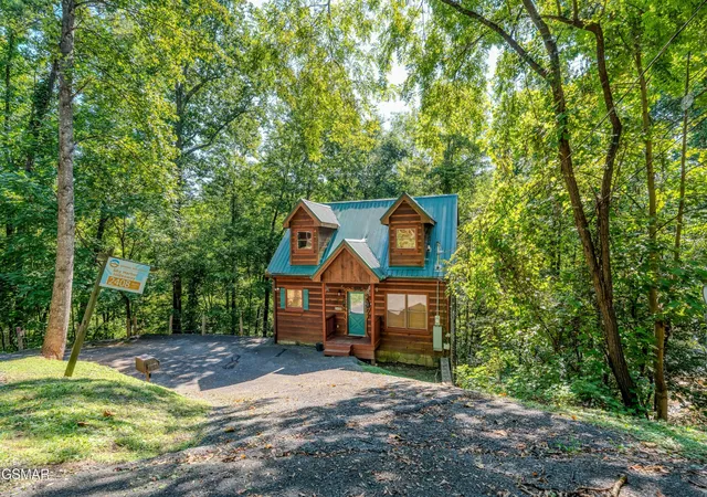 Photo 2 of Single family home for sale at 2408 Balsam Cir, Sevierville, TN 37876 | MLS# 3545697 | Listing updated on 2026-09-11