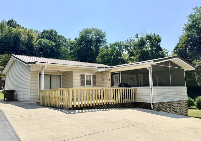 Photo 3 of Single family home for sale at 1369 Austin Lake Rd, Baxter, TN 38544 | MLS# 3546698 | Listing updated on 2026-09-15