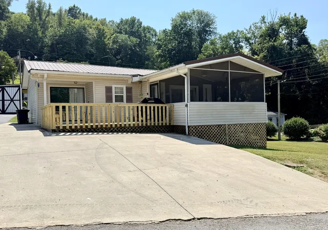 Photo 4 of Single family home for sale at 1369 Austin Lake Rd, Baxter, TN 38544 | MLS# 3546698 | Listing updated on 2026-09-15