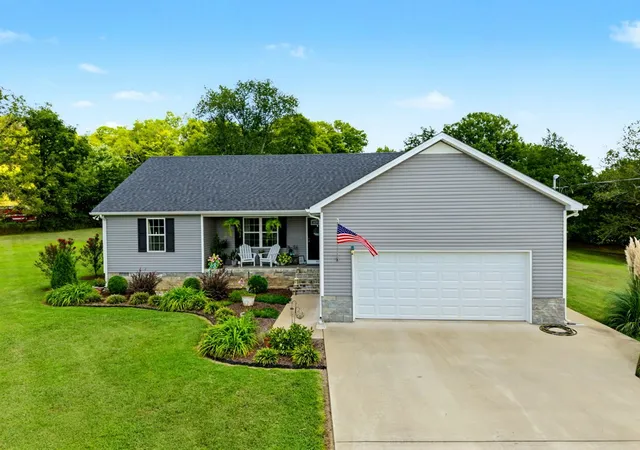 Single family home for sale at 127 Fiddlers Ct, Pulaski, TN 38478 | MLS# 3546234