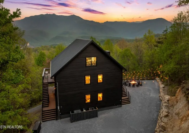 Single family home for sale at 1433 Garrett Pl, Gatlinburg, TN 37738 | MLS# 3545866
