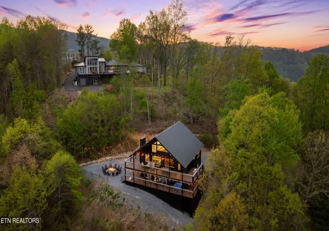 Photo 3 of Single family home for sale at 1433 Garrett Pl, Gatlinburg, TN 37738 | MLS# 3545866 | Listing updated on 2026-10-09