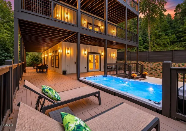 Photo 2 of Single family home for sale at 752 Loop Rd, Gatlinburg, TN 37738 | MLS# 3591878 | Listing updated on 2026-09-14
