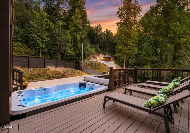 Photo 4 of Single family home for sale at 752 Loop Rd, Gatlinburg, TN 37738 | MLS# 3591878 | Listing updated on 2026-09-14