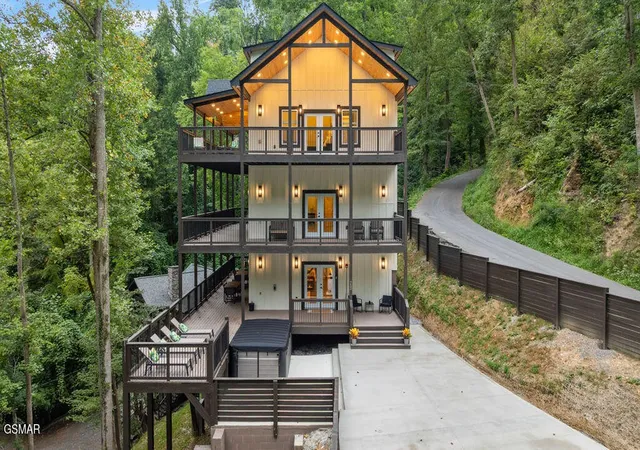 Photo 63 of Single family home for sale at 752 Loop Rd, Gatlinburg, TN 37738 | MLS# 3591878 | Listing updated on 2026-10-09