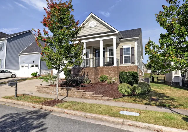 Photo 3 of Single family home for sale at 640 Streamside Ln, Franklin, TN 37064 | MLS# 3546048 | Listing updated on 2026-09-23