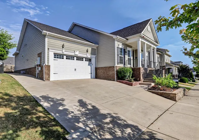 Photo 4 of Single family home for sale at 640 Streamside Ln, Franklin, TN 37064 | MLS# 3546048 | Listing updated on 2026-09-23