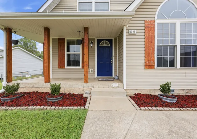 Photo 2 of Single family home for sale at 1009 Winesap Rd, Clarksville, TN 37040 | MLS# 3546765 | Listing updated on 2026-09-28