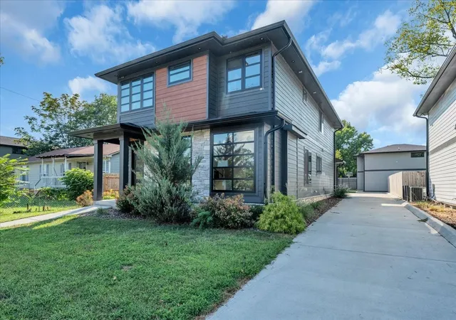 Photo 2 of Single family home for sale at 721 N Highland Ave, Murfreesboro, TN 37130 | MLS# 3546082 | Listing updated on 2026-09-13