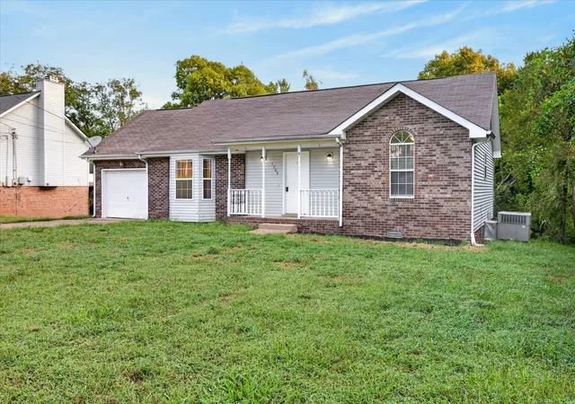 Photo 3 of Single family home for sale at 1705 Broadripple Dr, Clarksville, TN 37042 | MLS# 3546004 | Listing updated on 2026-09-10