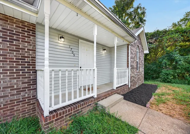 Photo 3 of Single family home for sale at 1705 Broadripple Dr, Clarksville, TN 37042 | MLS# 3546004 | Listing updated on 2026-09-10