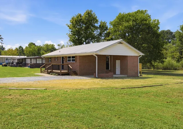 Photo 2 of Single family home for sale at 375 E Hills Rd, Jasper, TN 37347 | MLS# 3545994 | Listing updated on 2026-09-21