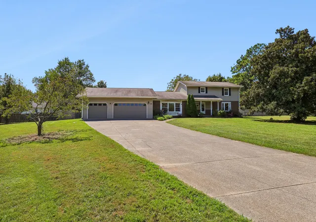 Photo 2 of Single family home for sale at 2546 Summit Ct, Murfreesboro, TN 37130 | MLS# 3546850 | Listing updated on 2026-09-14