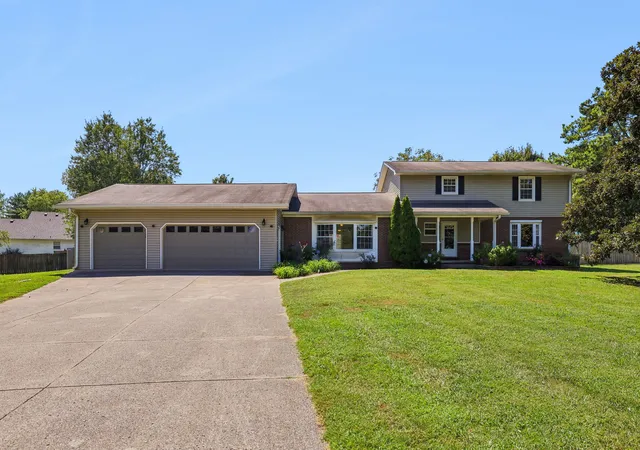 Photo 3 of Single family home for sale at 2546 Summit Ct, Murfreesboro, TN 37130 | MLS# 3546850 | Listing updated on 2026-09-14