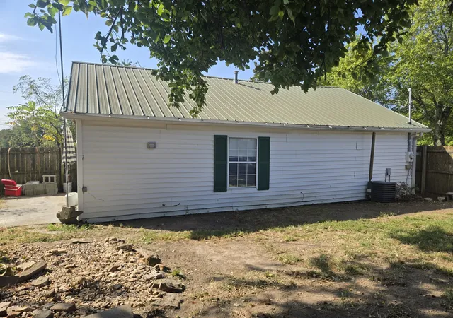 Photo 4 of Single family home for sale at 474 High St E, Mc Ewen, TN 37101 | MLS# 3546091 | Listing updated on 2026-09-10