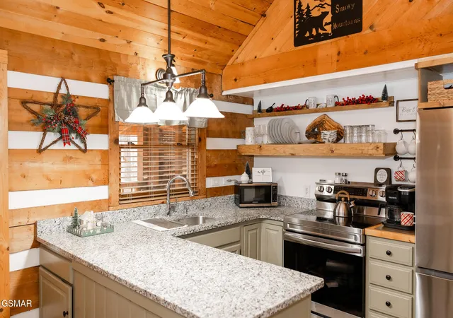 Photo 1 of Single family home for sale at 1655 S Mountain View Rd, Sevierville, TN 37876 | MLS# 3546148 | Listing updated on 2026-10-28