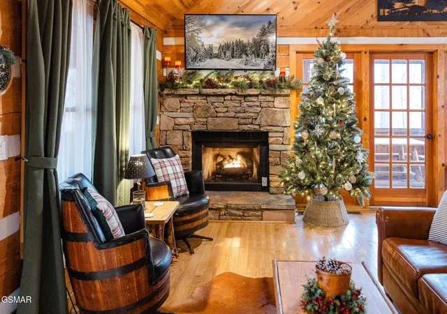Photo 2 of Single family home for sale at 1655 S Mountain View Rd, Sevierville, TN 37876 | MLS# 3546148 | Listing updated on 2026-10-28