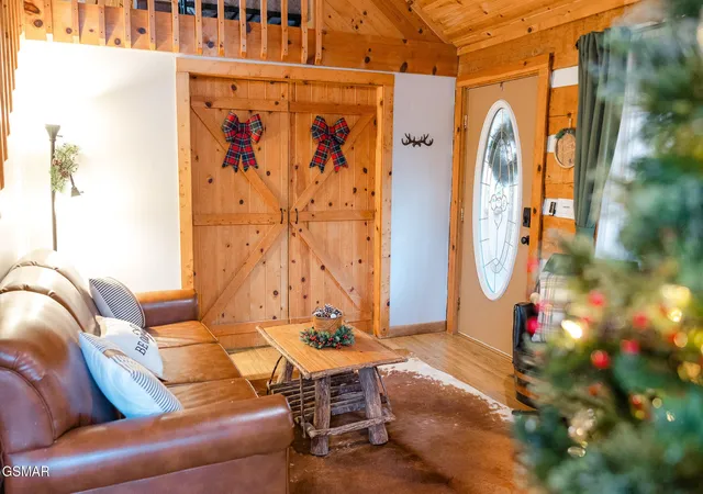 Photo 4 of Single family home for sale at 1655 S Mountain View Rd, Sevierville, TN 37876 | MLS# 3546148 | Listing updated on 2026-10-28