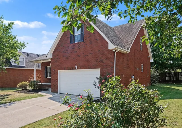 Photo 3 of Single family home for sale at 2837 Vicwood Dr, Murfreesboro, TN 37128 | MLS# 3546919 | Listing updated on 2026-10-23