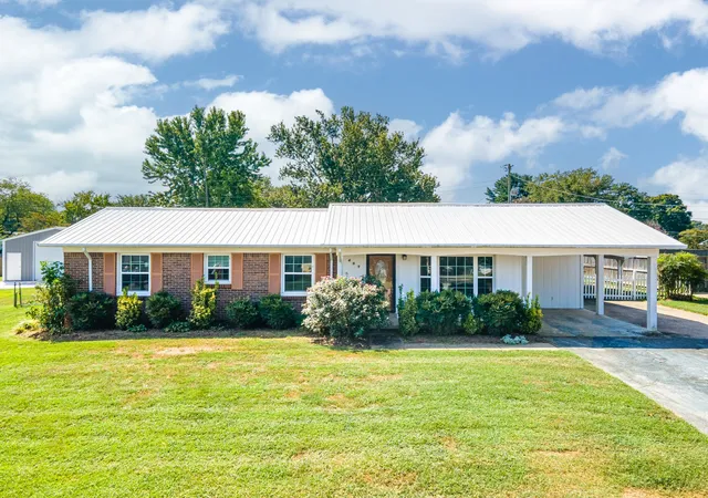Photo 1 of Single family home for sale at 407 Kirk St, Lawrenceburg, TN 38464 | MLS# 3546729 | Listing updated on 2026-09-12