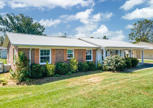 Photo 2 of Single family home for sale at 407 Kirk St, Lawrenceburg, TN 38464 | MLS# 3546729 | Listing updated on 2026-09-12