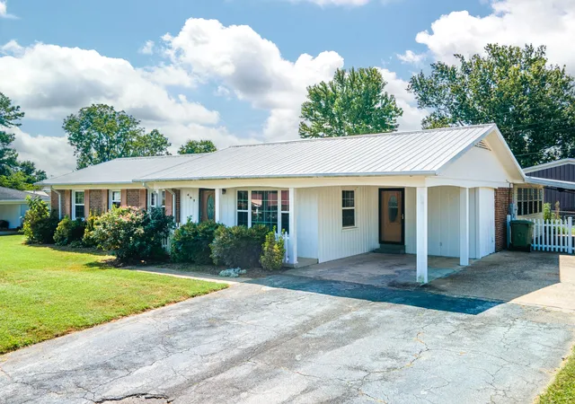 Photo 3 of Single family home for sale at 407 Kirk St, Lawrenceburg, TN 38464 | MLS# 3546729 | Listing updated on 2026-09-12