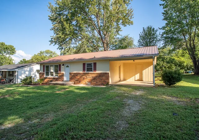 Photo 1 of Single family home for sale at 318 Tipton St, Lawrenceburg, TN 38464 | MLS# 3546236 | Listing updated on 2026-09-11