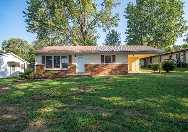 Photo 2 of Single family home for sale at 318 Tipton St, Lawrenceburg, TN 38464 | MLS# 3546236 | Listing updated on 2026-09-11