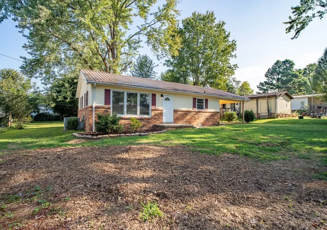 Photo 3 of Single family home for sale at 318 Tipton St, Lawrenceburg, TN 38464 | MLS# 3546236 | Listing updated on 2026-09-11