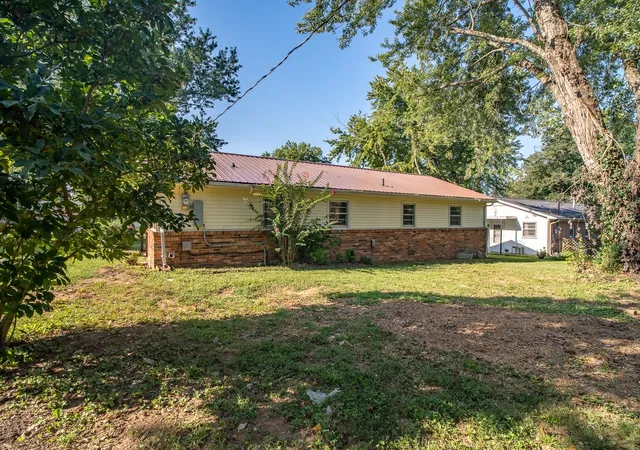 Photo 3 of Single family home for sale at 318 Tipton St, Lawrenceburg, TN 38464 | MLS# 3546236 | Listing updated on 2026-09-11