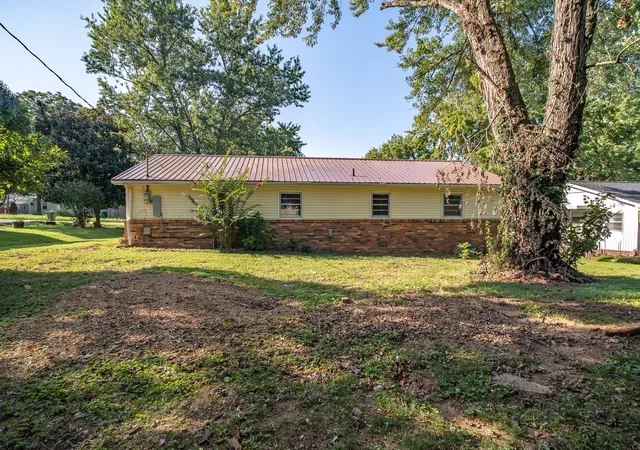 Photo 4 of Single family home for sale at 318 Tipton St, Lawrenceburg, TN 38464 | MLS# 3546236 | Listing updated on 2026-09-11