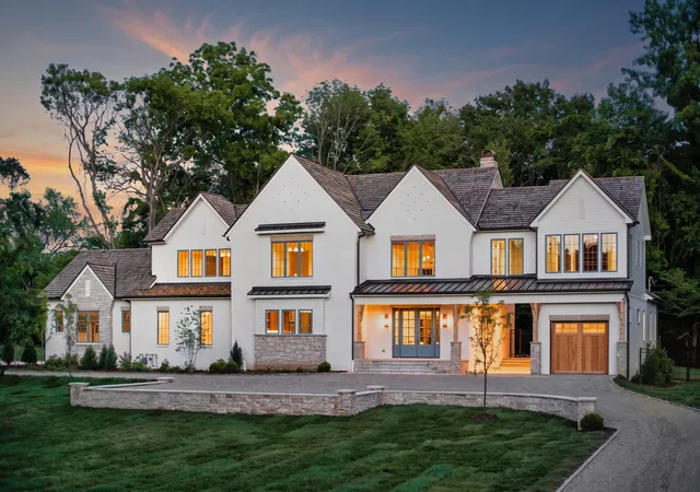 Photo 1 of Mansion for sale at 714 Shawnee Dr, Nashville, TN 37205 | MLS# 3546594 | Listing updated on 2026-09-15