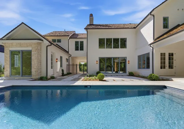 Photo 3 of Mansion for sale at 714 Shawnee Dr, Nashville, TN 37205 | MLS# 3546594 | Listing updated on 2026-09-15