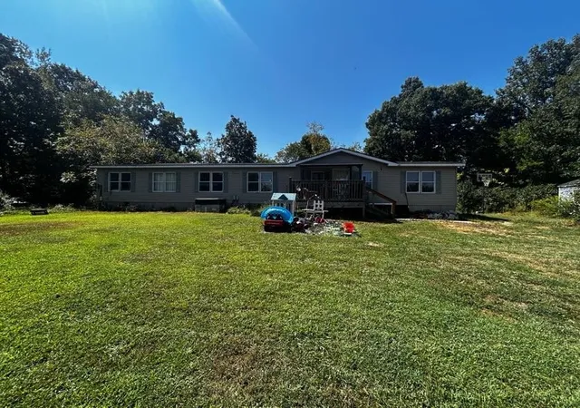 Photo 1 of Manufactured home for sale at 284 Buffalo Rd, Clinton, TN 37716 | MLS# 3546326 | Listing updated on 2026-09-11
