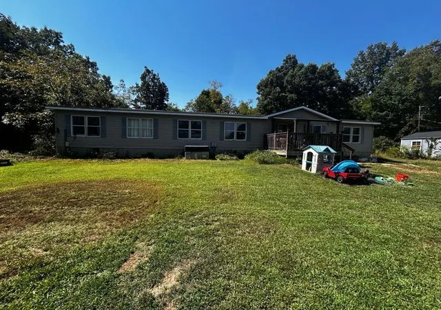 Photo 2 of Manufactured home for sale at 284 Buffalo Rd, Clinton, TN 37716 | MLS# 3546326 | Listing updated on 2026-09-11