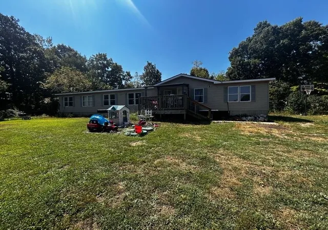 Photo 3 of Manufactured home for sale at 284 Buffalo Rd, Clinton, TN 37716 | MLS# 3546326 | Listing updated on 2026-09-11