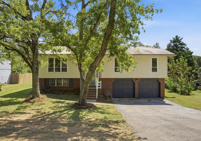 Photo 1 of Single family home for sale at 3542 Mountain Crk Rd, Chattanooga, TN 37415 | MLS# 3546453 | Listing updated on 2026-10-16