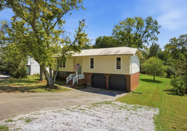 Photo 1 of Single family home for sale at 3542 Mountain Crk Rd, Chattanooga, TN 37415 | MLS# 3546453 | Listing updated on 2026-10-16