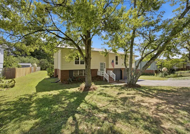 Photo 2 of Single family home for sale at 3542 Mountain Crk Rd, Chattanooga, TN 37415 | MLS# 3546453 | Listing updated on 2026-10-16