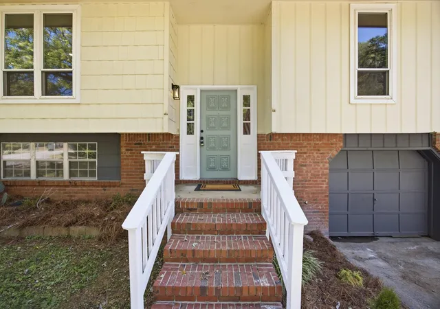Photo 3 of Single family home for sale at 3542 Mountain Crk Rd, Chattanooga, TN 37415 | MLS# 3546453 | Listing updated on 2026-10-16